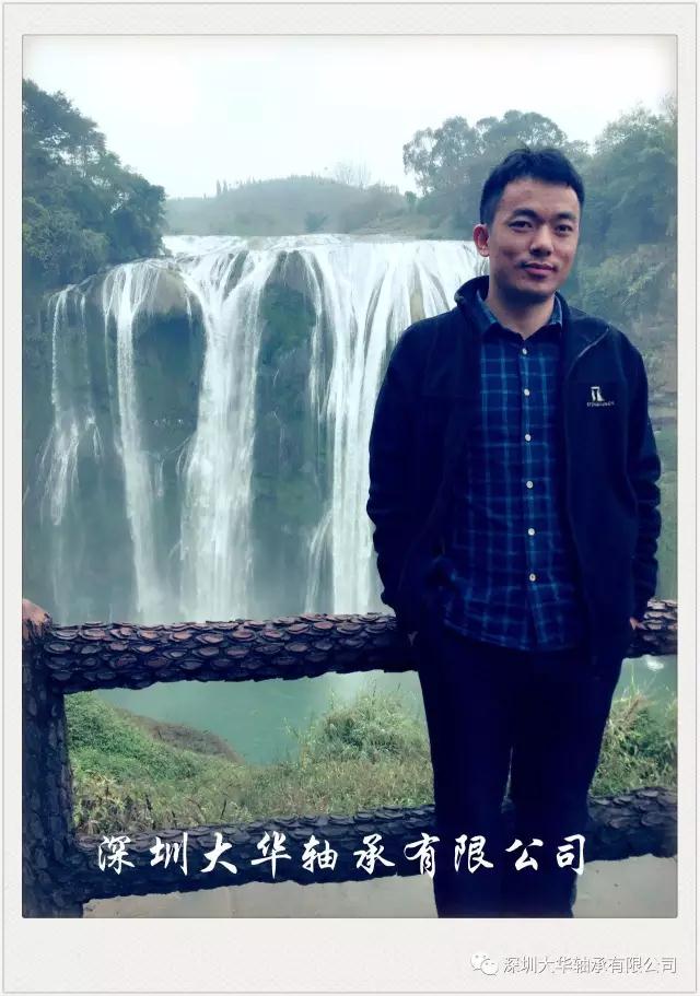 來一張浦經(jīng)理的特寫，有沒有長得很像李彥宏？